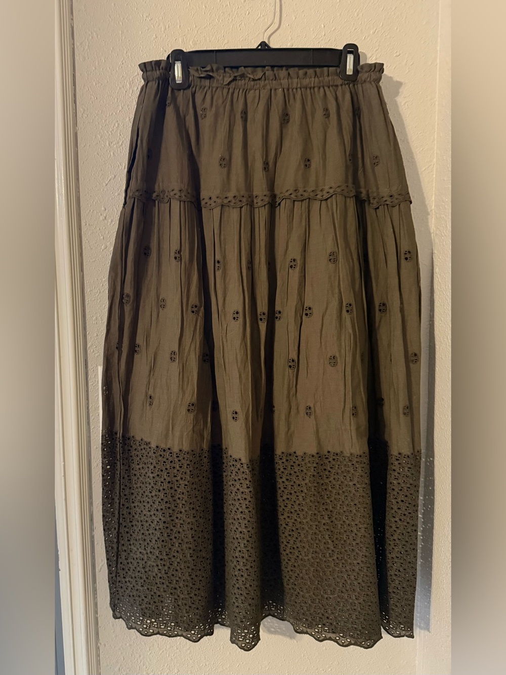 NWT Elie Tahari tiered eyelet maxi skirt in olive/army green. - Picture 3 of 5
